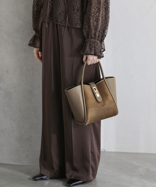 La TOTALITE（ラトータリテ）の「M Rose/エンメローズ レザーコンビバッグ（ショルダーバッグ・レディース・ベージュ/その他6・FREE）」の3枚目の写真