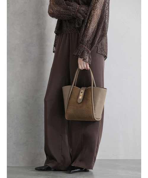 La TOTALITE（ラトータリテ）の「M Rose/エンメローズ レザーコンビバッグ（ショルダーバッグ・レディース・ベージュ/その他6・FREE）」の4枚目の写真