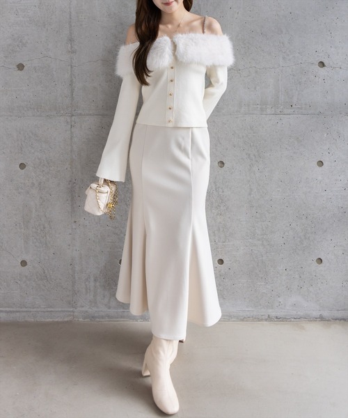 clear（クリア）の「ビジュー肩紐オフショルファーニットトップス[大人 フェミニン 上品]≪AW新作≫（ニット/セーター・レディース・アイボリー/ブラック/ライトグレー・F）」の6枚目の写真