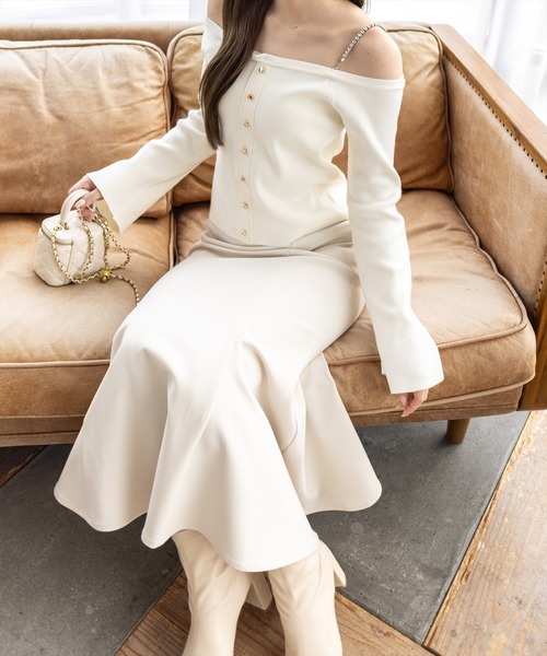 clear（クリア）の「ビジュー肩紐オフショルファーニットトップス[大人 フェミニン 上品]≪AW新作≫（ニット/セーター・レディース・アイボリー/ブラック/ライトグレー・F）」の7枚目の写真