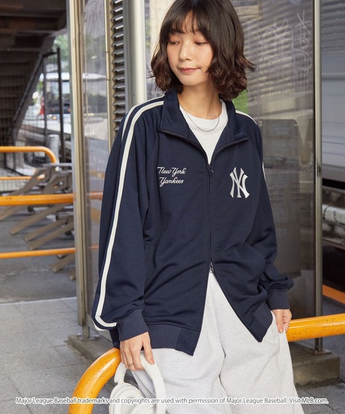 MLB（メジャーリーグベースボール）の「MLB/メジャーリーグベースボール 別注 ワッペン刺繍  サイドライン ダブルジップ オーバーサイズ トラックジャケット（ジャージ・レディース・ブラック/アイボリー/ダークブラウン/ネイビー・M/L）」の13枚目の写真