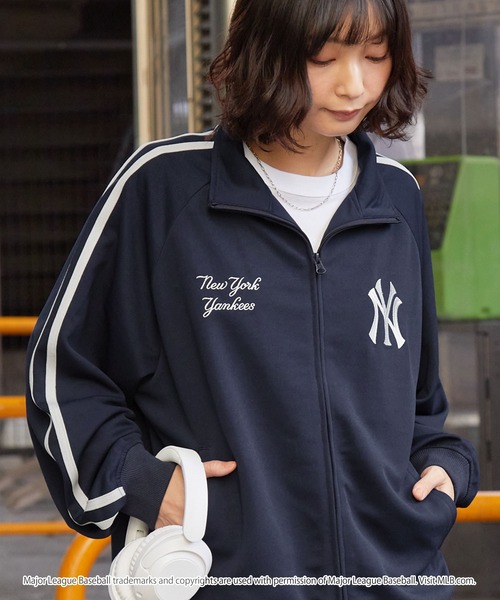 MLB（メジャーリーグベースボール）の「MLB/メジャーリーグベースボール 別注 ワッペン刺繍  サイドライン ダブルジップ オーバーサイズ トラックジャケット（ジャージ・レディース・ブラック/アイボリー/ダークブラウン/ネイビー・M/L）」の16枚目の写真