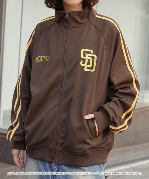 MLB（メジャーリーグベースボール）の「MLB/メジャーリーグベースボール 別注 ワッペン刺繍  サイドライン ダブルジップ オーバーサイズ トラックジャケット（ジャージ・レディース・ブラック/アイボリー/ダークブラウン/ネイビー・M/L）」の20枚目の写真