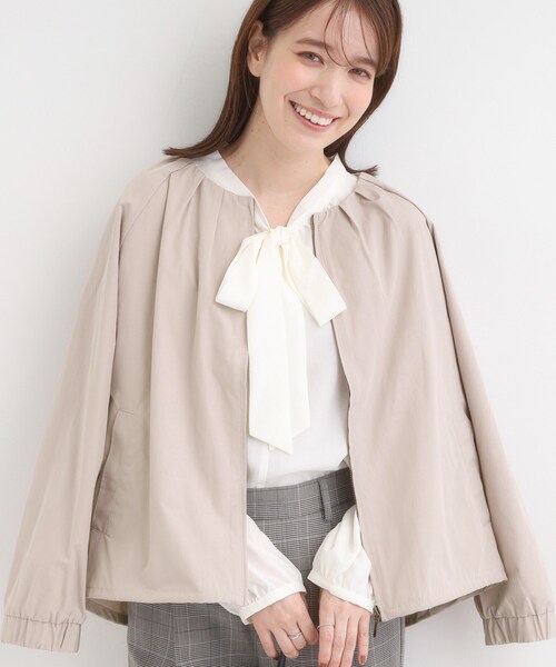 SHOO・LA・RUE（シューラルー）の「【S-LL】オンとオフどちらにも使える 軽量なノーカラーブルゾン（ブルゾン・レディース・ダークブラウン/チャコールグレー/ナチュラル・01/02/03/04）」の3枚目の写真