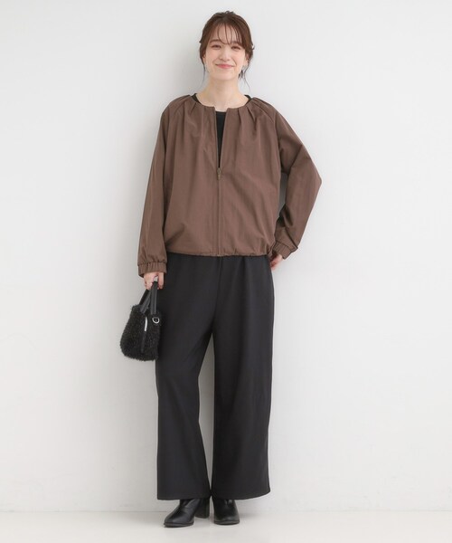 SHOO・LA・RUE（シューラルー）の「【S-LL】オンとオフどちらにも使える 軽量なノーカラーブルゾン（ブルゾン・レディース・ダークブラウン/チャコールグレー/ナチュラル・01/02/03/04）」の10枚目の写真