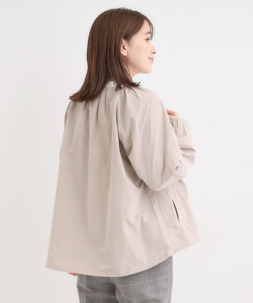 SHOO・LA・RUE（シューラルー）の「【S-LL】オンとオフどちらにも使える 軽量なノーカラーブルゾン（ブルゾン・レディース・ダークブラウン/チャコールグレー/ナチュラル・01/02/03/04）」の13枚目の写真