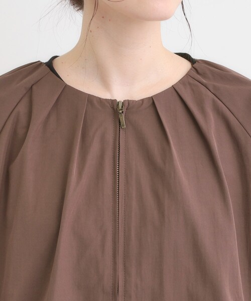 SHOO・LA・RUE（シューラルー）の「【S-LL】オンとオフどちらにも使える 軽量なノーカラーブルゾン（ブルゾン・レディース・ダークブラウン/チャコールグレー/ナチュラル・01/02/03/04）」の19枚目の写真