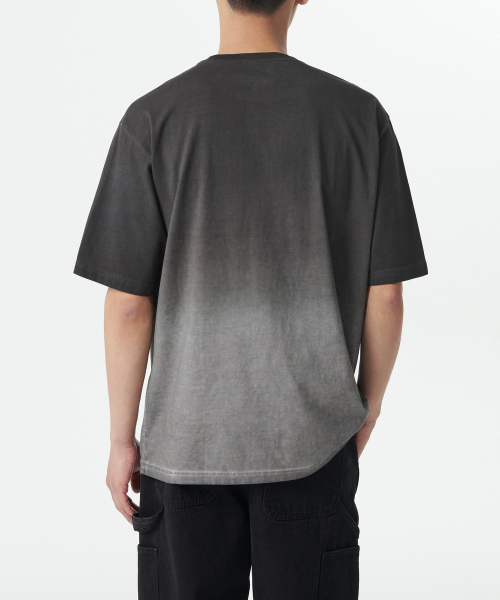 MUSINSA STANDARD（ムシンサスタンダード）の「グラデーションリラックスクルーネックTシャツ[ダークグレー]（Tシャツ/カットソー・メンズ・その他・LARGE/MEDIUM/SMALL/X-LARGE）」の3枚目の写真