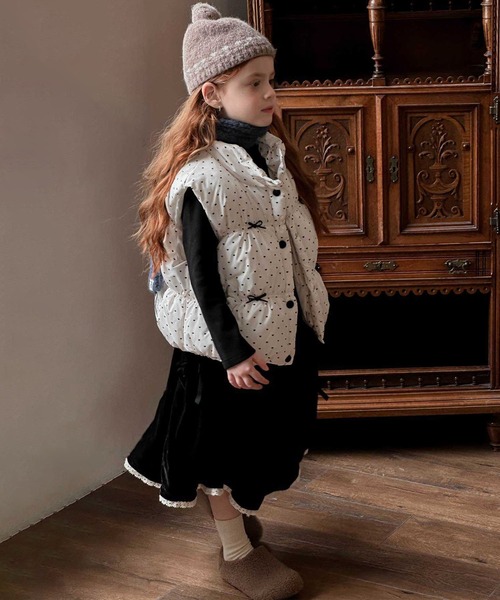 aimoha（アイモハ）の「【aimoha-KIDS-】キッズ　ドットリボン付き中綿ベスト (AW)（ベスト・キッズ・オフホワイト・110/120/130/140/150）」の4枚目の写真