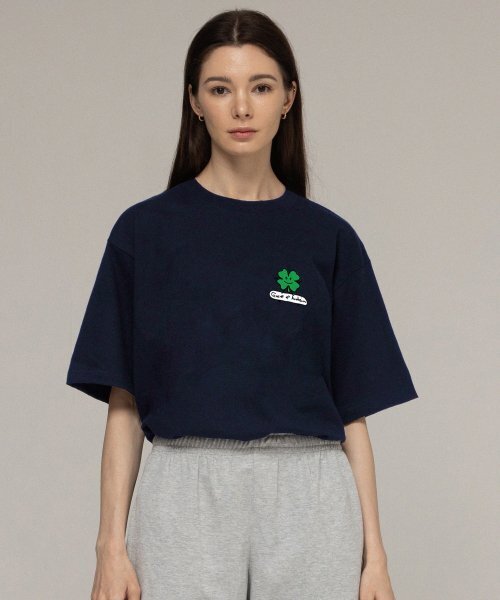 GRAVER（グレーバー）の「[ユニセックス]クローバーボード半袖Tシャツ_ネイビー（Tシャツ/カットソー・レディース・ネイビー・SMALL/MEDIUM/LARGE）」の2枚目の写真