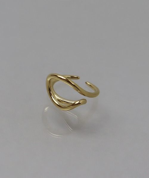ieLS(イエルズ)の「金属アレルギー対応「ieLS」ステンレス ウェーブラインリング(リング・メンズ・ゴールド/シルバー・FREE)」の2枚目の写真