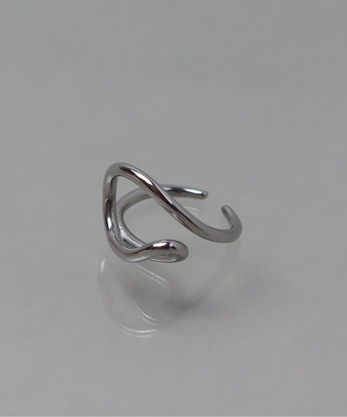 ieLS(イエルズ)の「金属アレルギー対応「ieLS」ステンレス ウェーブラインリング(リング・メンズ・ゴールド/シルバー・FREE)」の4枚目の写真