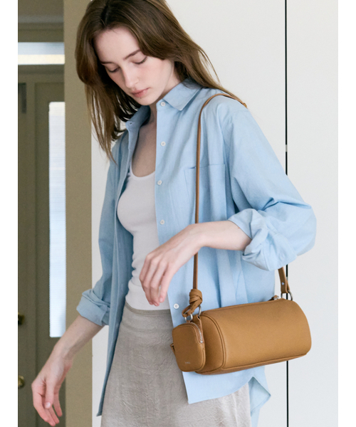 DEMERIEL（ドゥメリエル）の「Basset Round Bag Camel（ショルダーバッグ・レディース・その他・FREE）」の3枚目の写真