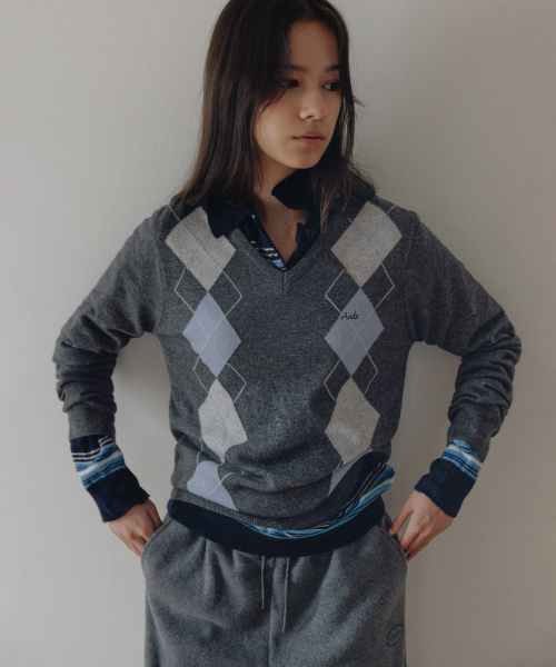 ANDNEEDS(アンドニーズ)の「Eddy argyle v-neck knit (charcoal gray)(ニット/セーター・レディース・その他・FREE)」の1枚目の写真