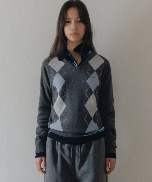 ANDNEEDS(アンドニーズ)の「Eddy argyle v-neck knit (charcoal gray)(ニット/セーター・レディース・その他・FREE)」の2枚目の写真