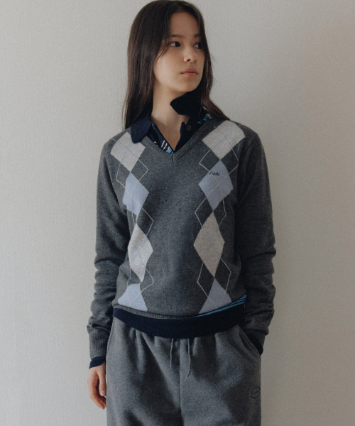 ANDNEEDS(アンドニーズ)の「Eddy argyle v-neck knit (charcoal gray)(ニット/セーター・レディース・その他・FREE)」の4枚目の写真