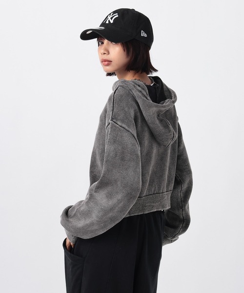 PAGEBOY(ページボーイ)の「ビンテージニットZIPパーカー2/フーディ 【ミドル・ロング丈の選べる2サイズ展開】(パーカー・レディース・グレー/チャコールグレー/ネイビー・SMALL/FREE)」の11枚目の写真