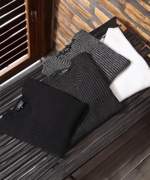 GLARE(グレア)の「【GLARE】二重臼 Vネックニット / Double-knit V-neck sweater(ニット/セーター・メンズ・ホワイト/チャコール/ブラック/グレー・M/L)」の5枚目の写真