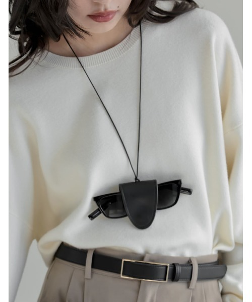 Re:EDIT（リエディ）の「フェイクレザーホルダーネックレス（ネックレス・レディース・キャメル/ブラック・FREE）」の5枚目の写真