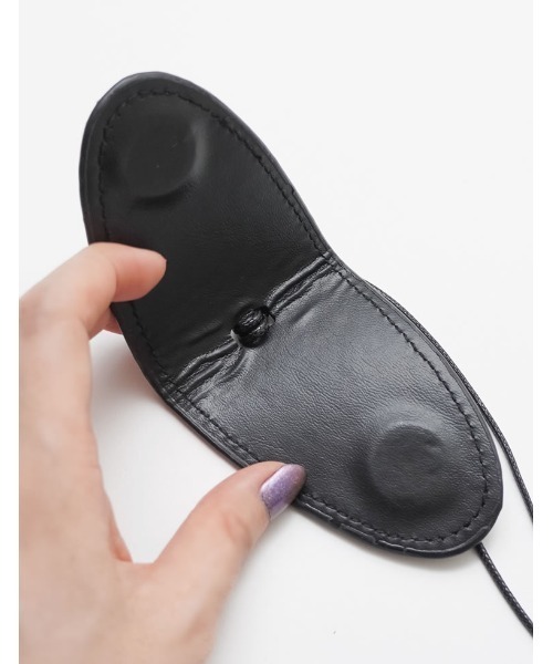 Re:EDIT（リエディ）の「フェイクレザーホルダーネックレス（ネックレス・レディース・キャメル/ブラック・FREE）」の9枚目の写真