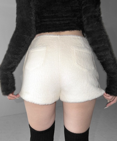 me+em select（ミームセレクト）の「【 ２color ／インパン裏地付き 】シャギーファータイトショートパンツ ／ shaggy fur tight short pants（その他パンツ・レディース・ブラック/ホワイト・LARGE/MEDIUM/SMALL）」の13枚目の写真