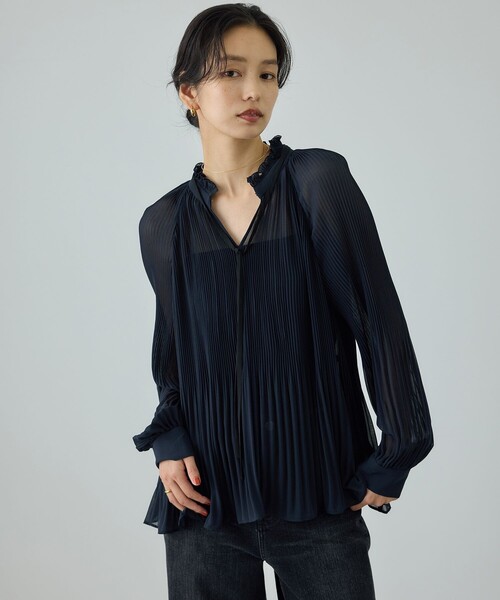 ROPE'(ロペ)の「プリーツデザインブラウス/イージーケア(シャツ/ブラウス・レディース・オフホワイト/ネイビー・FREE)」の7枚目の写真