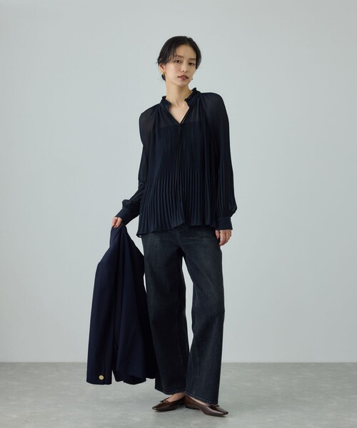 ROPE'(ロペ)の「プリーツデザインブラウス/イージーケア(シャツ/ブラウス・レディース・オフホワイト/ネイビー・FREE)」の9枚目の写真
