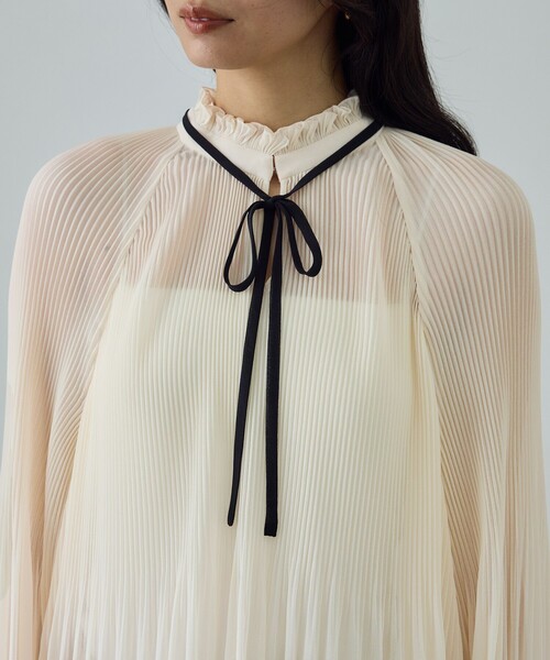 ROPE'(ロペ)の「プリーツデザインブラウス/イージーケア(シャツ/ブラウス・レディース・オフホワイト/ネイビー・FREE)」の20枚目の写真