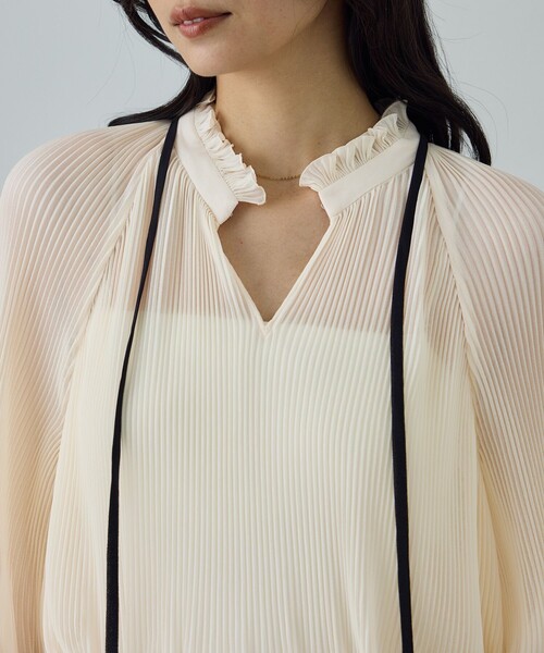 ROPE'(ロペ)の「プリーツデザインブラウス/イージーケア(シャツ/ブラウス・レディース・オフホワイト/ネイビー・FREE)」の21枚目の写真