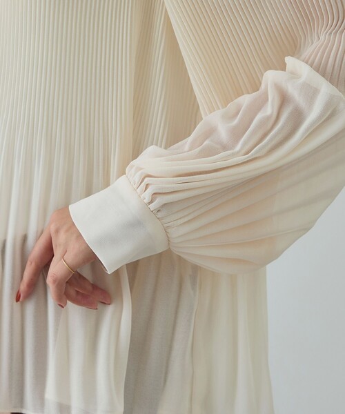 ROPE'(ロペ)の「プリーツデザインブラウス/イージーケア(シャツ/ブラウス・レディース・オフホワイト/ネイビー・FREE)」の22枚目の写真