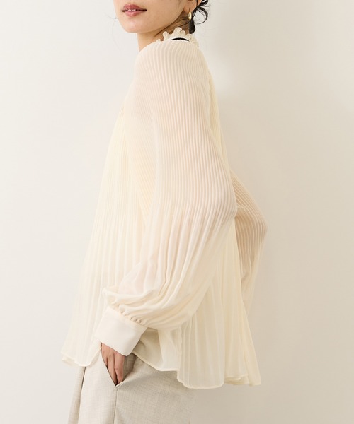 ROPE'(ロペ)の「スタンドフリルプリーツブラウス/イージーケア(シャツ/ブラウス・レディース・オフホワイト/ネイビー・FREE)」の16枚目の写真