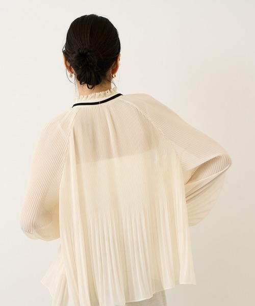 ROPE'(ロペ)の「スタンドフリルプリーツブラウス/イージーケア(シャツ/ブラウス・レディース・オフホワイト/ネイビー・FREE)」の17枚目の写真