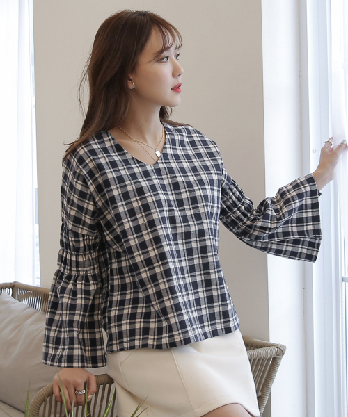 BBAEBBAE(ペッペ)の「ワイド袖Vネックチェックブラウス(シャツ/ブラウス・レディース・その他・S/M)」の3枚目の写真