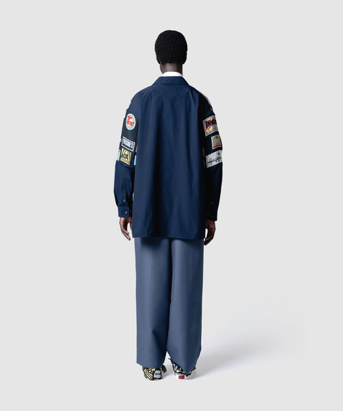 yoshiokubo（ヨシオクボ）の「yoshiokubo ヨシオクボ / MULTI-LOGO SHIRT BL マルチロゴシャツブルゾン / YKS26513（その他アウター・メンズ・ネイビー・2）」の5枚目の写真