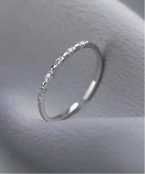 ALWAYS GOOD TIME(オルウェイズグッドタイム)の「ラインストーン付き華奢オープンリング 指輪(リング・レディース・シルバー/ゴールド・FREE)」の1枚目の写真