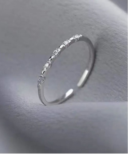 ALWAYS GOOD TIME(オルウェイズグッドタイム)の「ラインストーン付き華奢オープンリング 指輪(リング・レディース・シルバー/ゴールド・FREE)」の4枚目の写真