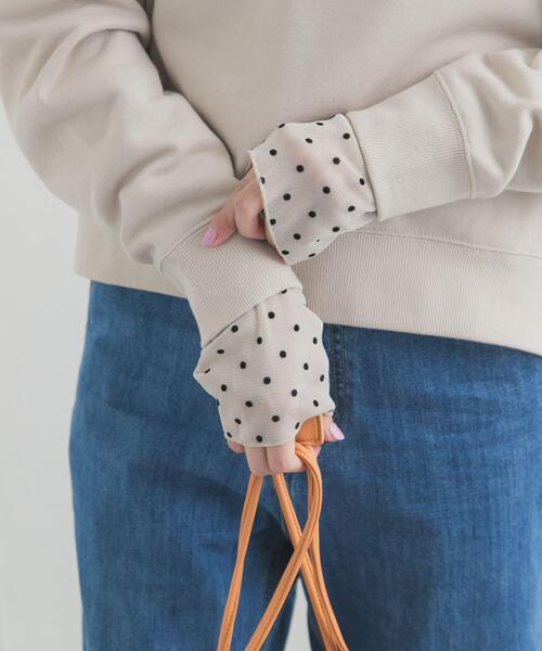 URBAN RESEARCH DOORS（アーバンリサーチドアーズ）の「袖ドット柄切替ロングスリーブTシャツ（Tシャツ/カットソー・レディース・ブラック/オフホワイト・FREE）」の2枚目の写真
