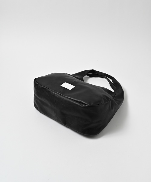 ADAM PATEK(アダムパテック)の「【ADAMPATEK】 water repellent leather oneshoulder tote bag 撥水レザーワンショルダートートバッグ(トートバッグ・メンズ・ブラック・FREE)」の4枚目の写真