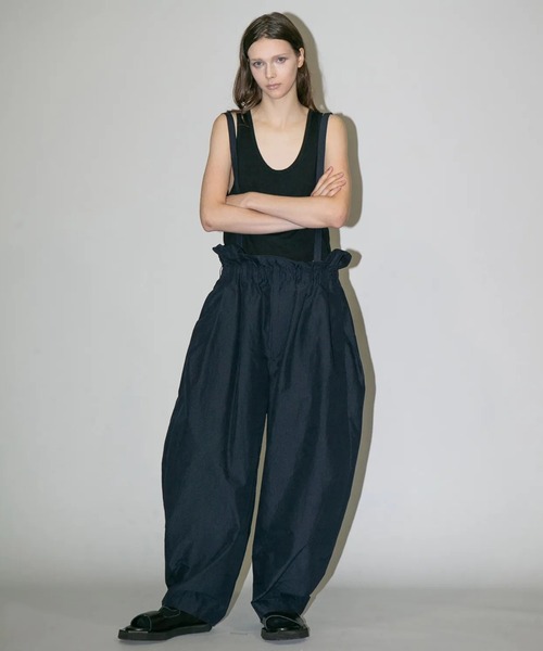 my beautiful landlet(マイビューティフルランドレット)の「【my beautiful landlet】 COTTON×RECYCLED NYLON WIDE SUSPENDER PANTS(その他パンツ・メンズ・ブラック/チャコールグレー/ネイビー・0/1)」の3枚目の写真