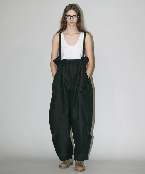 my beautiful landlet(マイビューティフルランドレット)の「【my beautiful landlet】 COTTON×RECYCLED NYLON WIDE SUSPENDER PANTS(その他パンツ・メンズ・ブラック/チャコールグレー/ネイビー・0/1)」の10枚目の写真