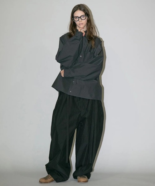my beautiful landlet(マイビューティフルランドレット)の「【my beautiful landlet】 COTTON×RECYCLED NYLON WIDE SUSPENDER PANTS(その他パンツ・メンズ・ブラック/チャコールグレー/ネイビー・0/1)」の15枚目の写真