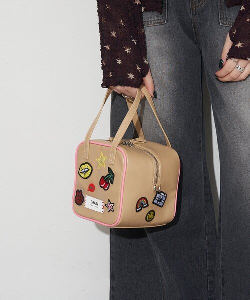 GRAIN（グレイン）の「【GRAIN/グレイン】2WAYアソートワッペンスクエアショルダーバッグ（ショルダーバッグ・レディース・ベージュ/ブラウン・FREE）」の18枚目の写真