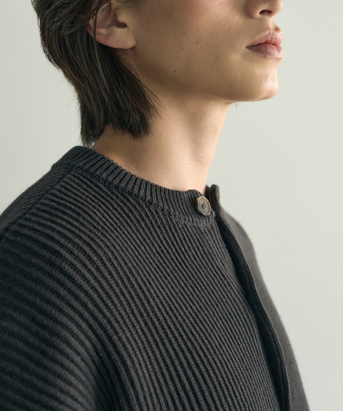 ROTEMBER（ローテンバー）の「アーカイブコットンクロップニットカーディガン[CHARCOAL]（カーディガン/ボレロ・メンズ・その他・MEDIUM/LARGE/X-LARGE）」の4枚目の写真