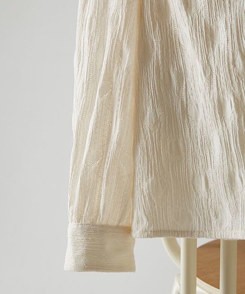 &soiree(アンドソワレ)の「Vネックレースフリルシフォンブラウス(シャツ/ブラウス・レディース・アイボリー・LARGE/MEDIUM/SMALL/X-LARGE)」の7枚目の写真