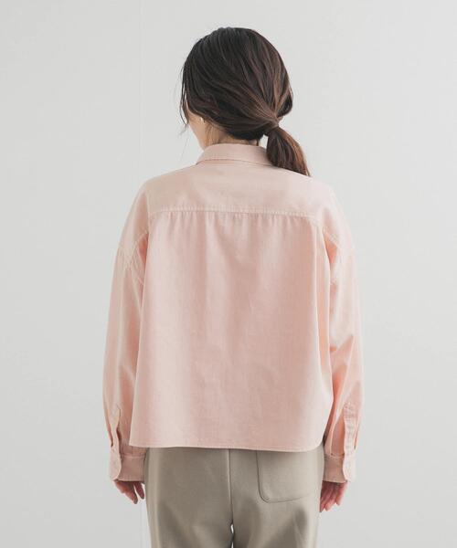 URBAN RESEARCH DOORS（アーバンリサーチドアーズ）の「デニムショート丈シャツ | デニムシャツ/ショートシャツ/クロップド丈/短丈/カラーデニム（シャツ/ブラウス・レディース・ベージュ/ピンク/インディゴブルー・FREE）」の13枚目の写真