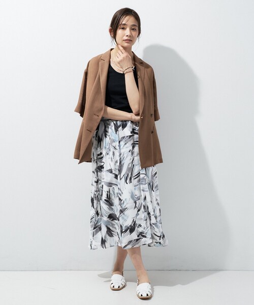 INDIVI（インディヴィ）の「【洗える】リーフ柄タックフレアスカート（スカート・レディース・グレー系その他/ブルー系その他2・40/38/36/15 /13/05）」の5枚目の写真