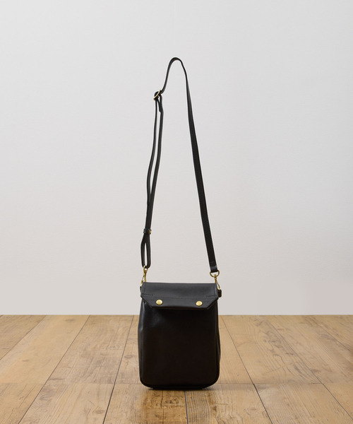 SLOW(スロウ)の「SLOW スロウ / bono-gasmask shoulder bag-S フルベジタブルタンニング栃木レザーショルダーバッグ / 858S93S(ショルダーバッグ・メンズ・ブラック/チョコ・FREE)」の6枚目の写真