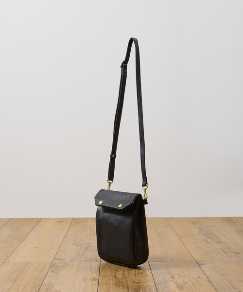 SLOW(スロウ)の「SLOW スロウ / bono-gasmask shoulder bag-S フルベジタブルタンニング栃木レザーショルダーバッグ / 858S93S(ショルダーバッグ・メンズ・ブラック/チョコ・FREE)」の7枚目の写真