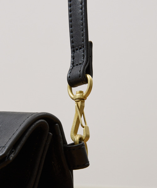 SLOW(スロウ)の「SLOW スロウ / bono-gasmask shoulder bag-S フルベジタブルタンニング栃木レザーショルダーバッグ / 858S93S(ショルダーバッグ・メンズ・ブラック/チョコ・FREE)」の9枚目の写真