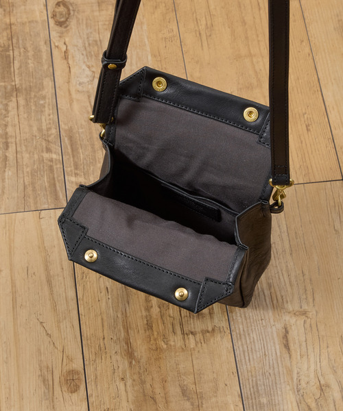 SLOW(スロウ)の「SLOW スロウ / bono-gasmask shoulder bag-S フルベジタブルタンニング栃木レザーショルダーバッグ / 858S93S(ショルダーバッグ・メンズ・ブラック/チョコ・FREE)」の13枚目の写真